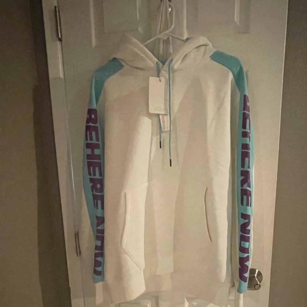 Men's Hoodie. Size xL. Be Here Now